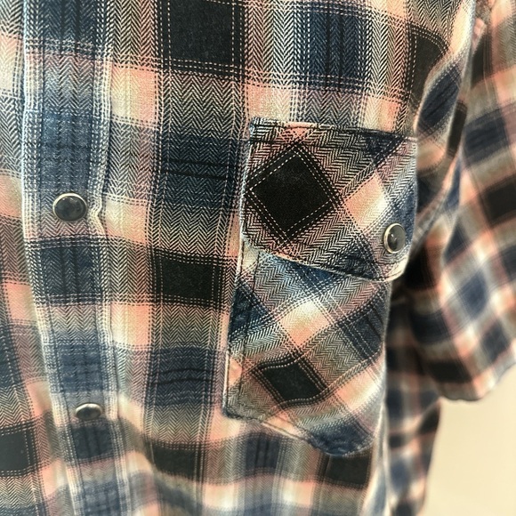 Men's Casual Plaid Button-Down Shirt - Picture 2 of 4